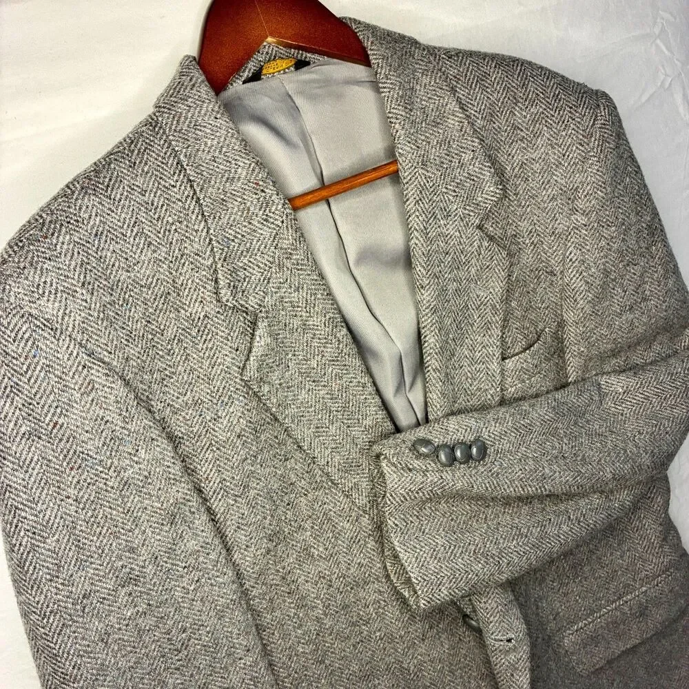 Farah Clothing Co Men's 40R Gray Herringbone Wool Sport Coat, Leather Buttons